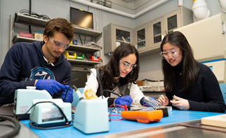Students from Engineering, Environmental Studies, Liberal Arts, and Bilingual Studies designed and built a low-cost, solar energy collector, which they called a “Solar Floatie.”