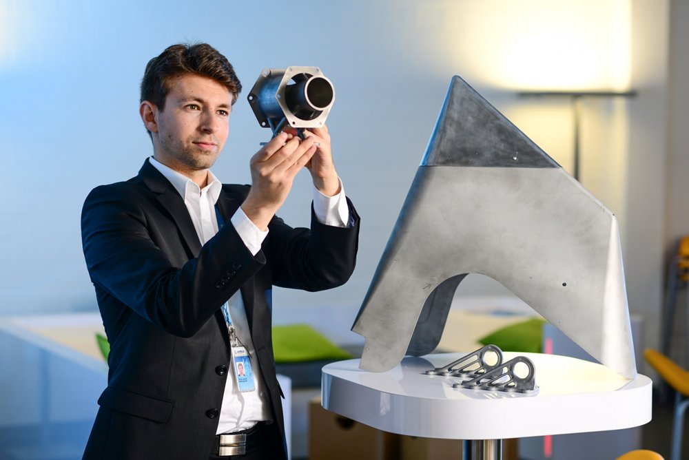 3D Druck bei Airbus
Airbus Operation GmbH
Peter L. Pirklbauer
Emerging Technologies & Concepts, Germany
HA/Stürmlinger