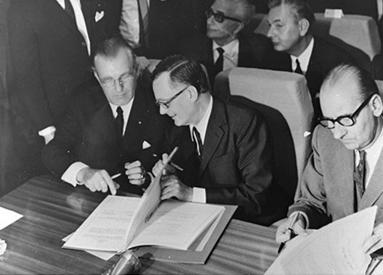 The milestone agreement that launched Airbus’ A300 programme is signed at the 1969 Paris Air Show.