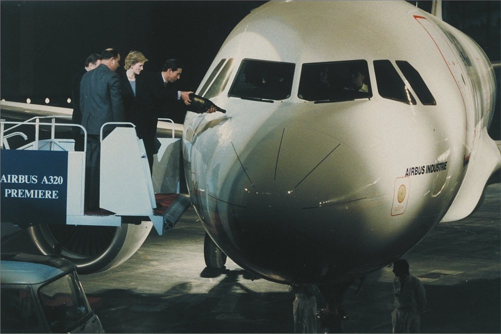 The A320 commercial aircraft was presented publicly for the first time during a 1987 ceremony in Toulouse, France, which involved the Prince and Princess of Wales. 