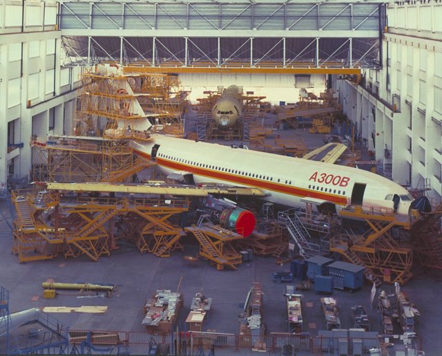 第一次订购，第一次飞行(1970-1972)