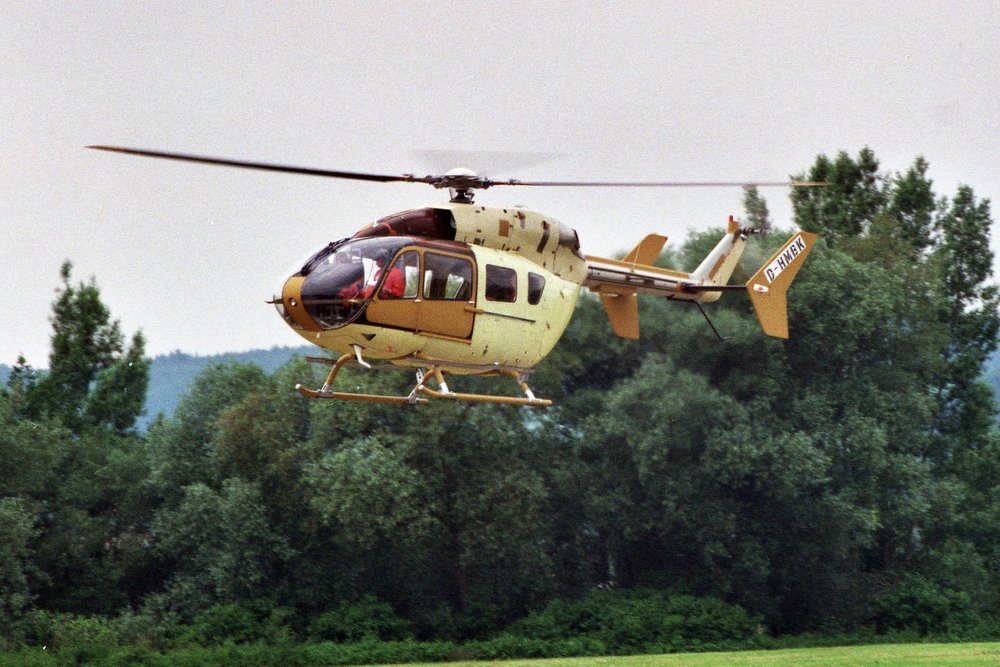 在EC145直升机的首飞是在1999年进行。