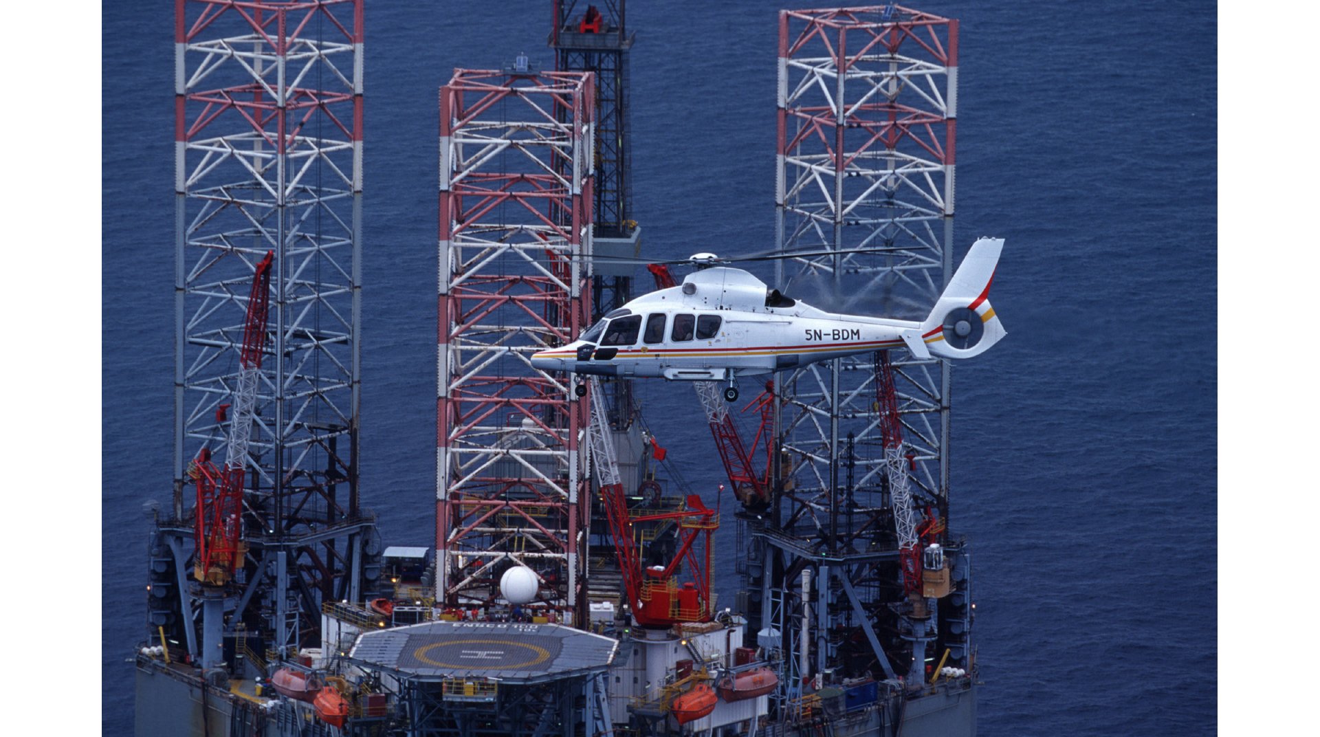 The H155 fulfils the most stringent safety requirements for missions to offshore platforms, with full authority digital engine controls (FADEC), a 4-axis automatic flight control system and cutting-edge digital avionics to reduce pilot workload and support the highest levels of flight safety.
