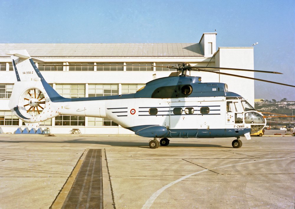 FeneStron覆盖尾桨整合的原型SA330 Z直升机在1976年在法国生产设施的Marignane中示出。