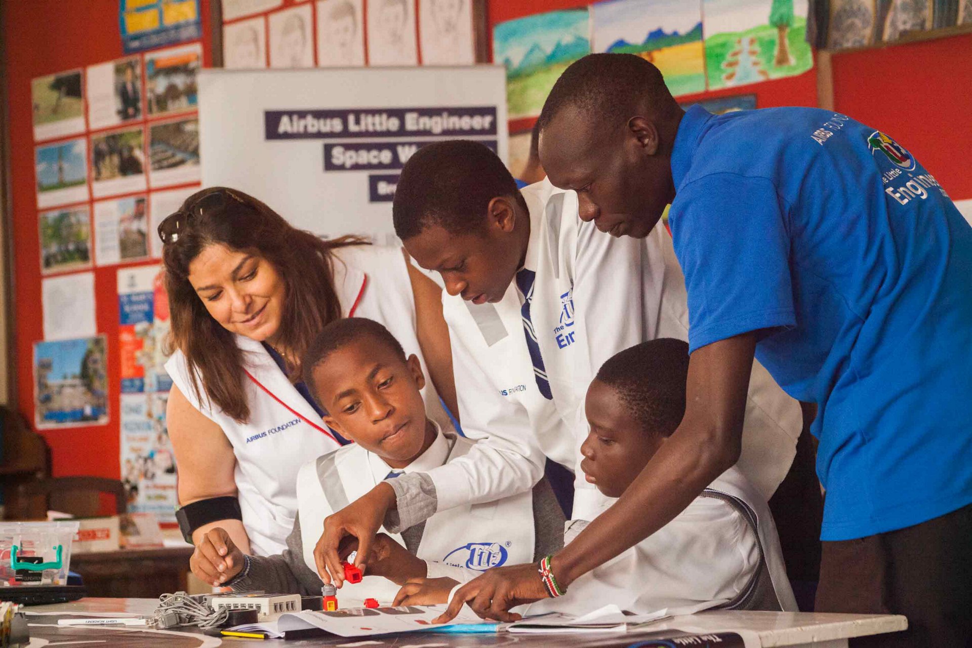 Airbus Foundation picture for the image teaser. Picture of an Airbus Little Engineers session.