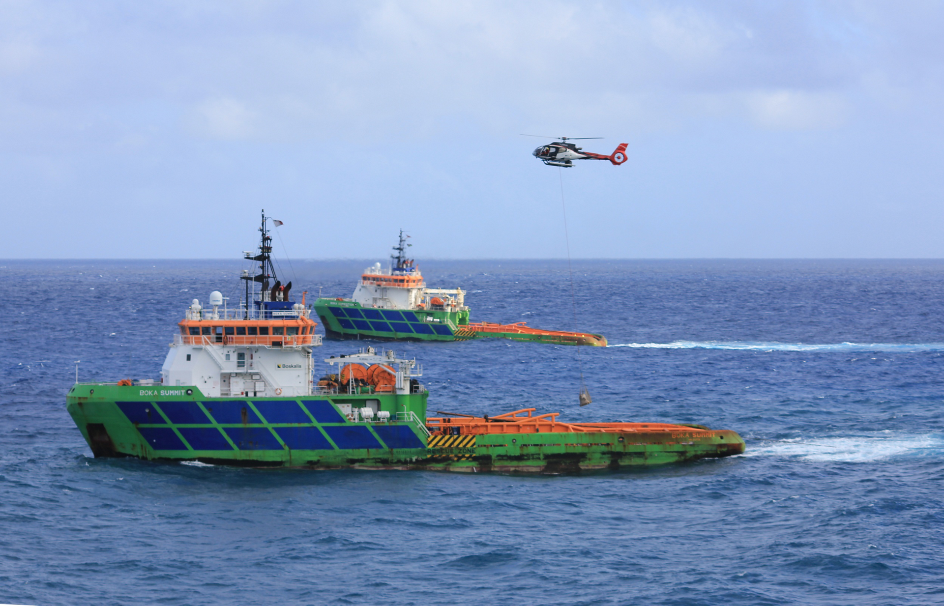 Corail Helicopters Mauritius’ H130 transported more than 100 tonnes of equipment and participated in removing at least 50 tonnes of crude oil.