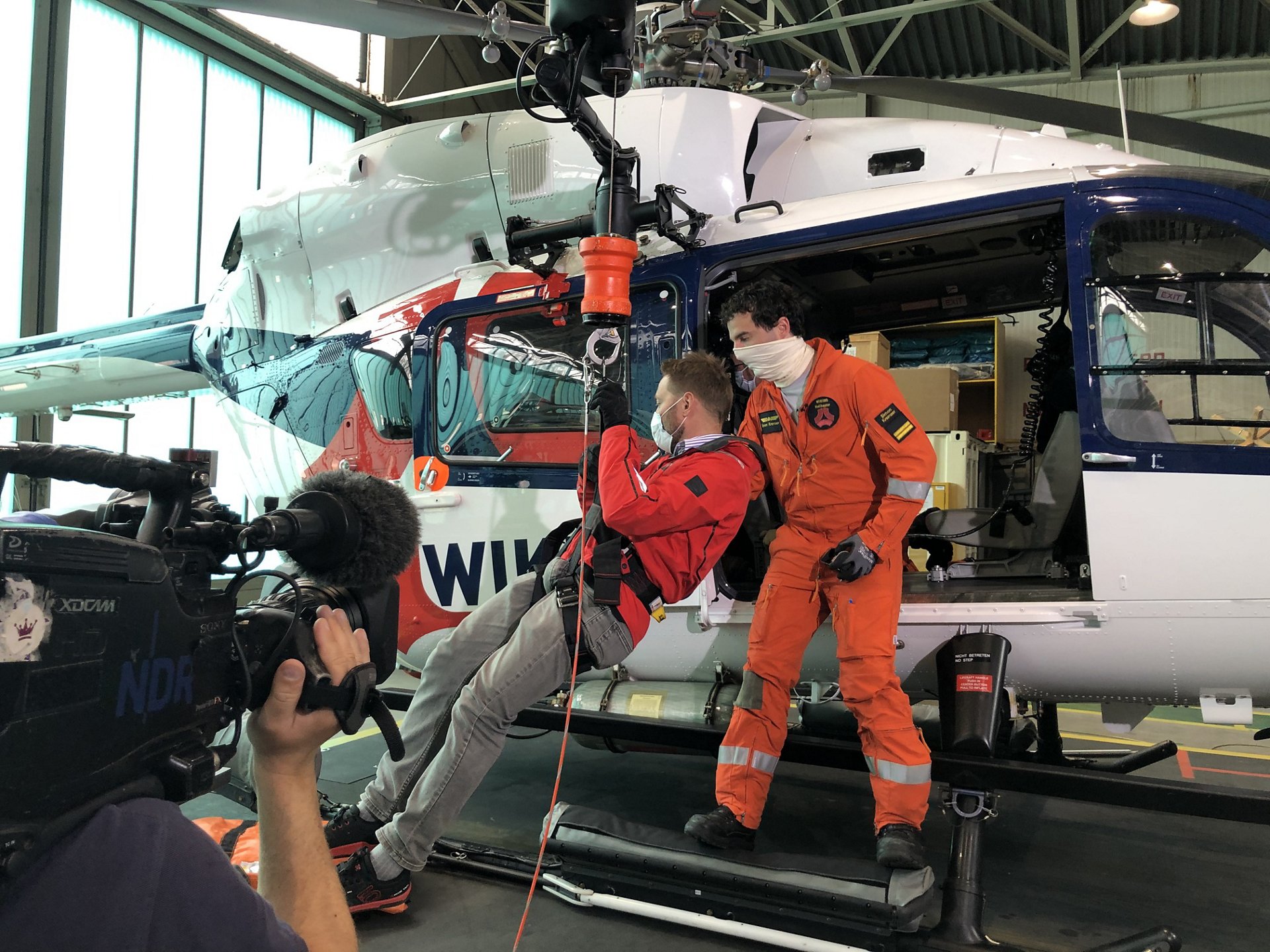 Team members from WIKING Helikopter Service conduct on-ground harbour pilot transfer training using one of the operator’s H145 helicopters. 