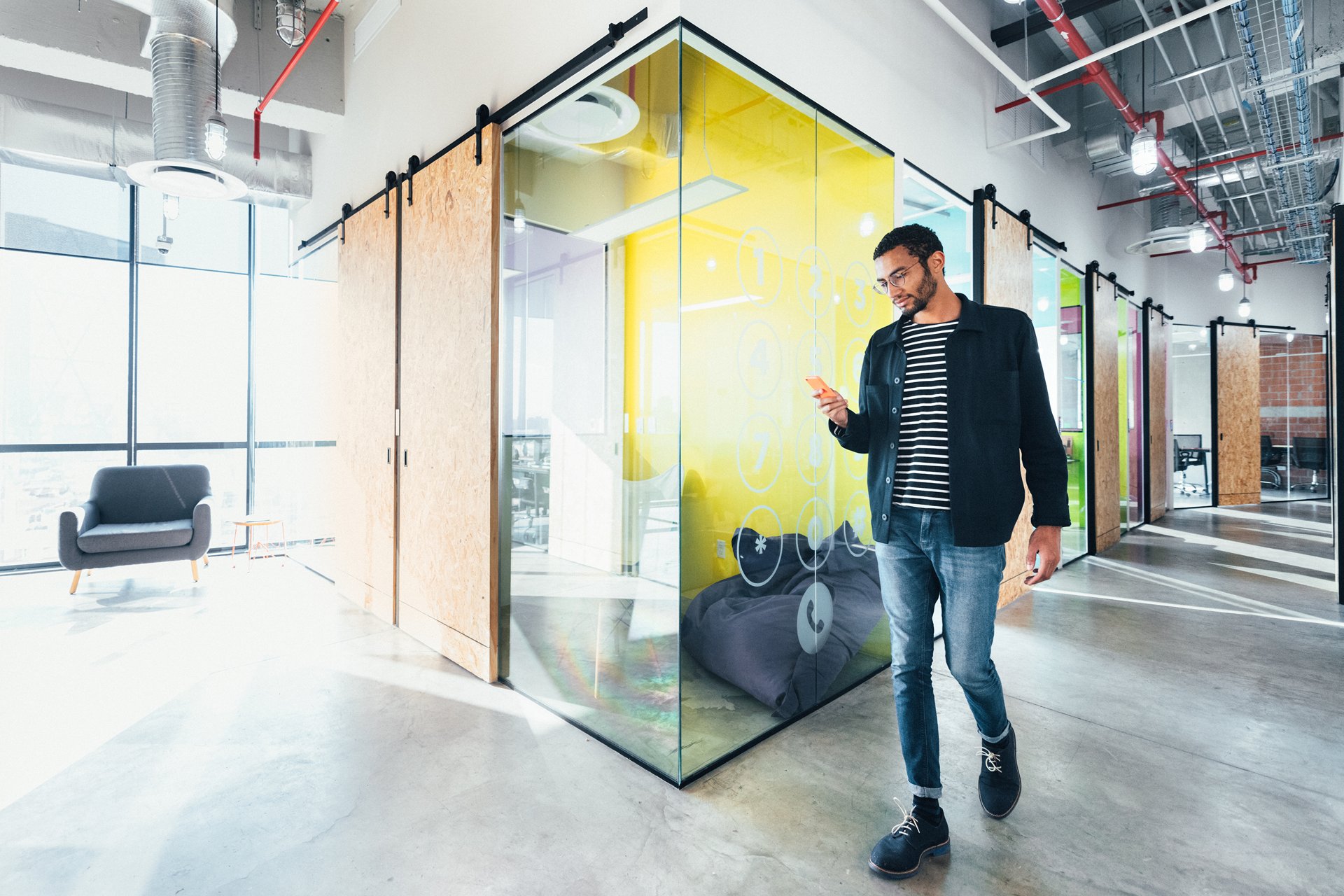 Millenial entrepreneur in co-working space