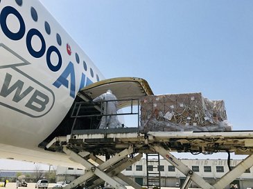 A350-1000 Airbus in Tianjin - masks loading covid-19