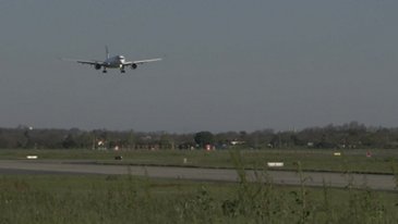 A350-1000 Airbus in Toulouse - unloading masks