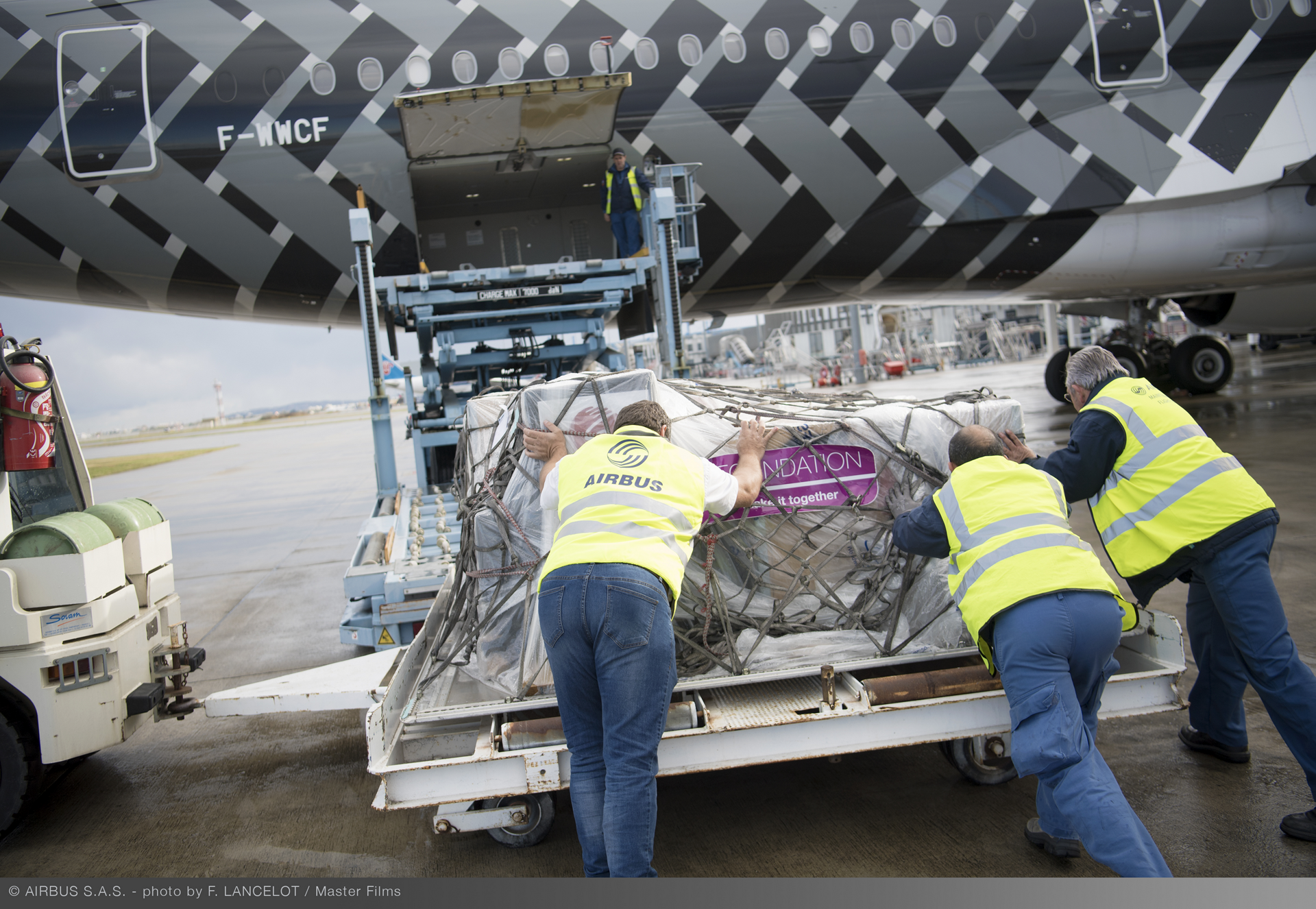 Loading Of Airbus Foundation Humanitarian Flight To Dubai 038