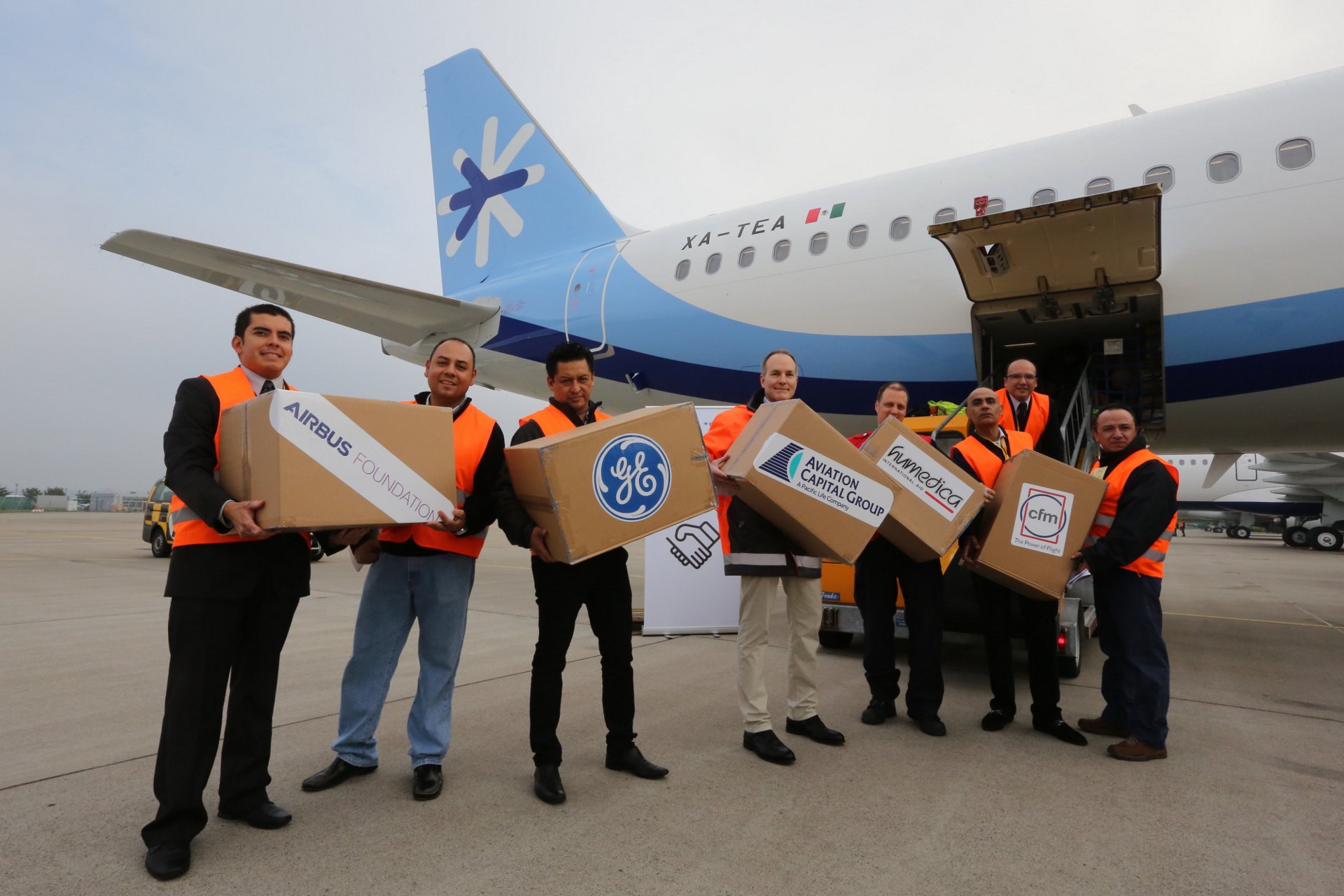 Loading of relief goods onto Interjet’s latest A321 at Airbus Hamburg.