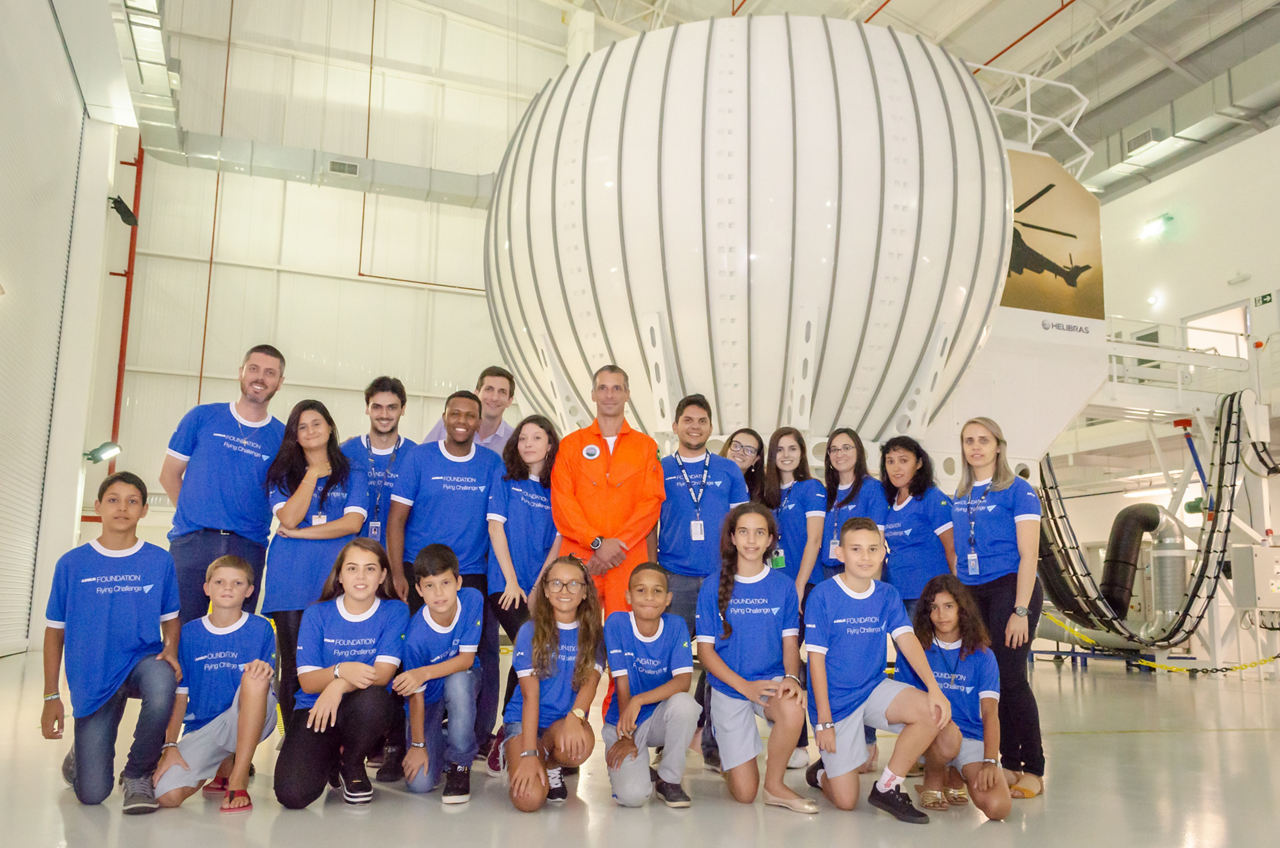 A group photo of participants at an Airbus Flying Challenge held in Itajubá, Brazil.  