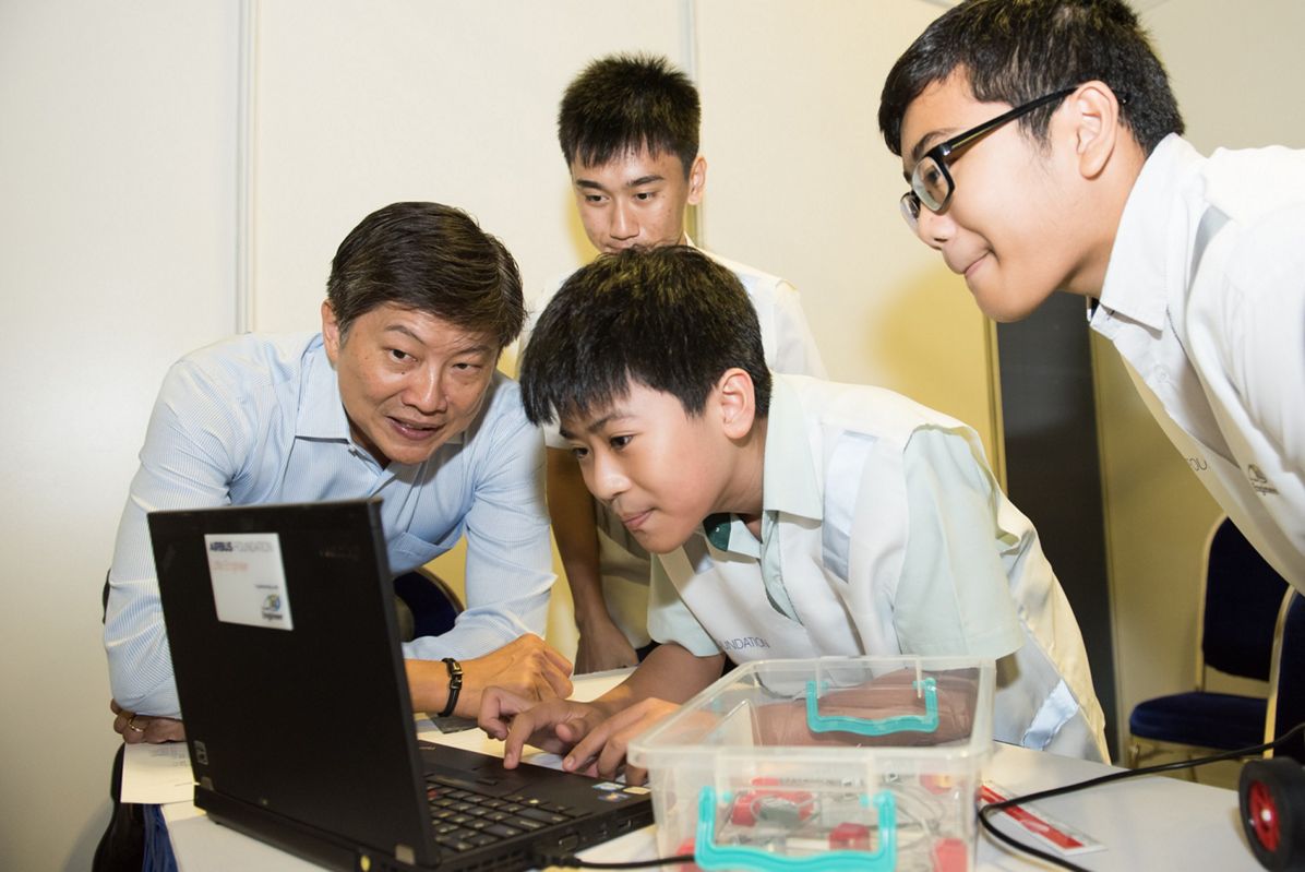 MrNG Chee Meng Visits The A380 Workshop