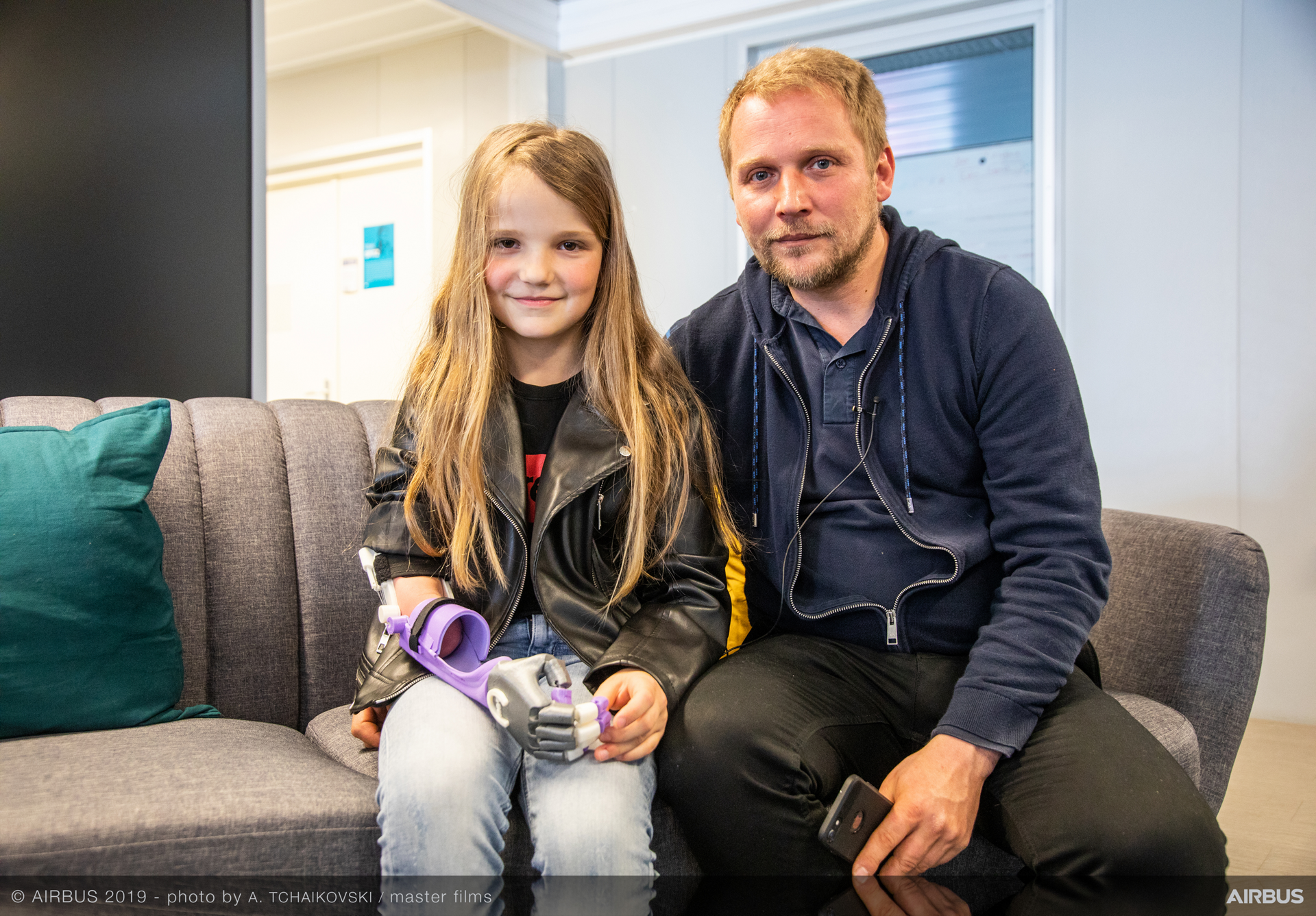 ​Volonteers in Airbus made a 3D printed arm for Lou, a little girl born with a missing arm. It is the delivery day to this little girl.