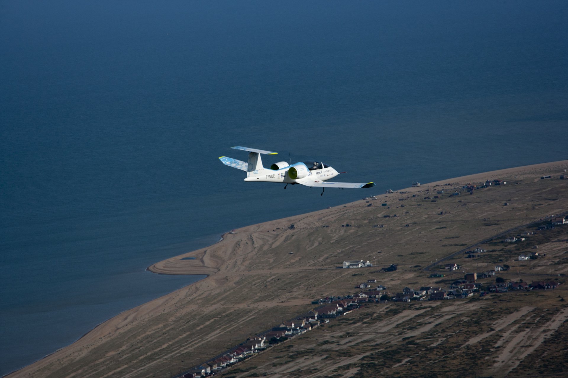 Airbus’ E-Fan 1.1 hybrid-electric aircraft successfully flew across the English Channel in 2015.  