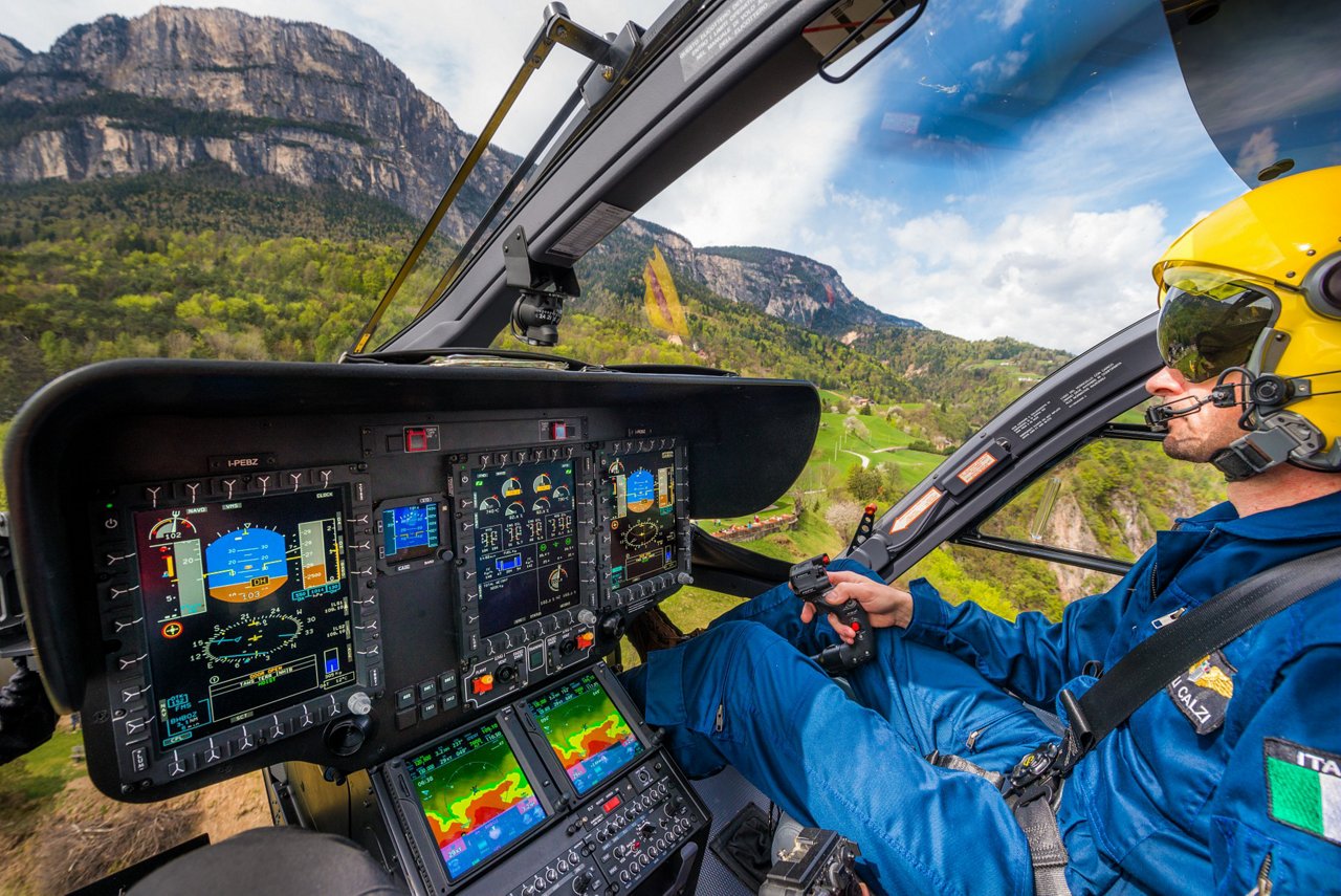Compared with Helionix Step 2, Helionix Step 3 improves the situational awareness of pilots and flight crews, thanks to the new Synthetic Vision System which identifies obstacles.