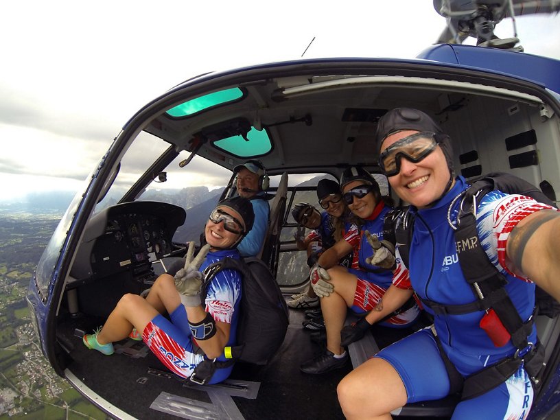 Ang’elles parachute team 1