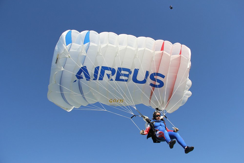 Ang’elles parachute team 2