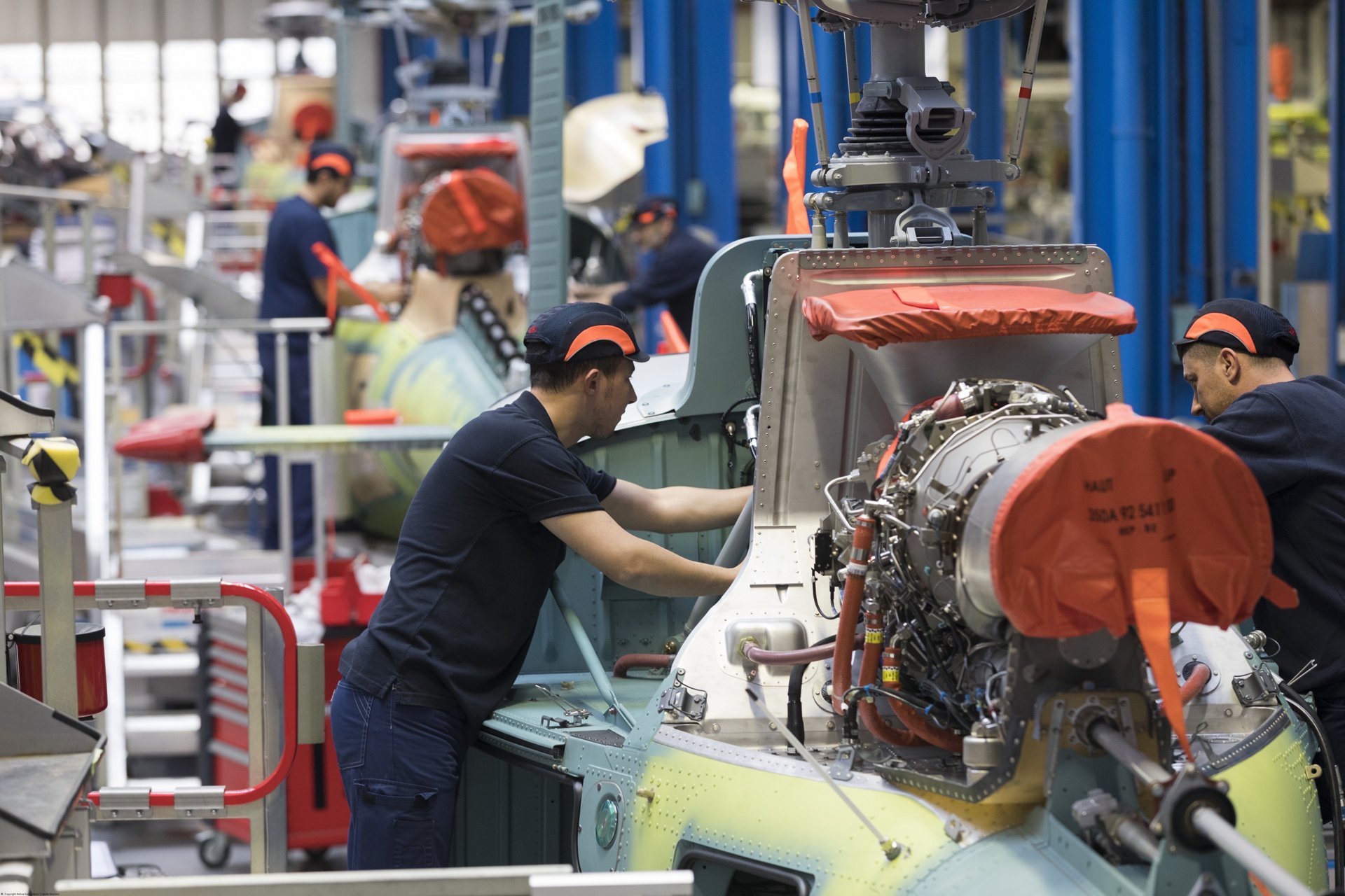 The European Aviation Safety Agency (EASA) and Airbus Helicopters have just implemented a new single Production Organisation Approval (POA). This replaces previous national approvals from France, Germany and Spain by a single, integrated framework allowing for simplified industrial exchanges between Airbus Helicopters’ manufacturing facilities and supporting the company’s industrial strategy of site specialisation across Europe.