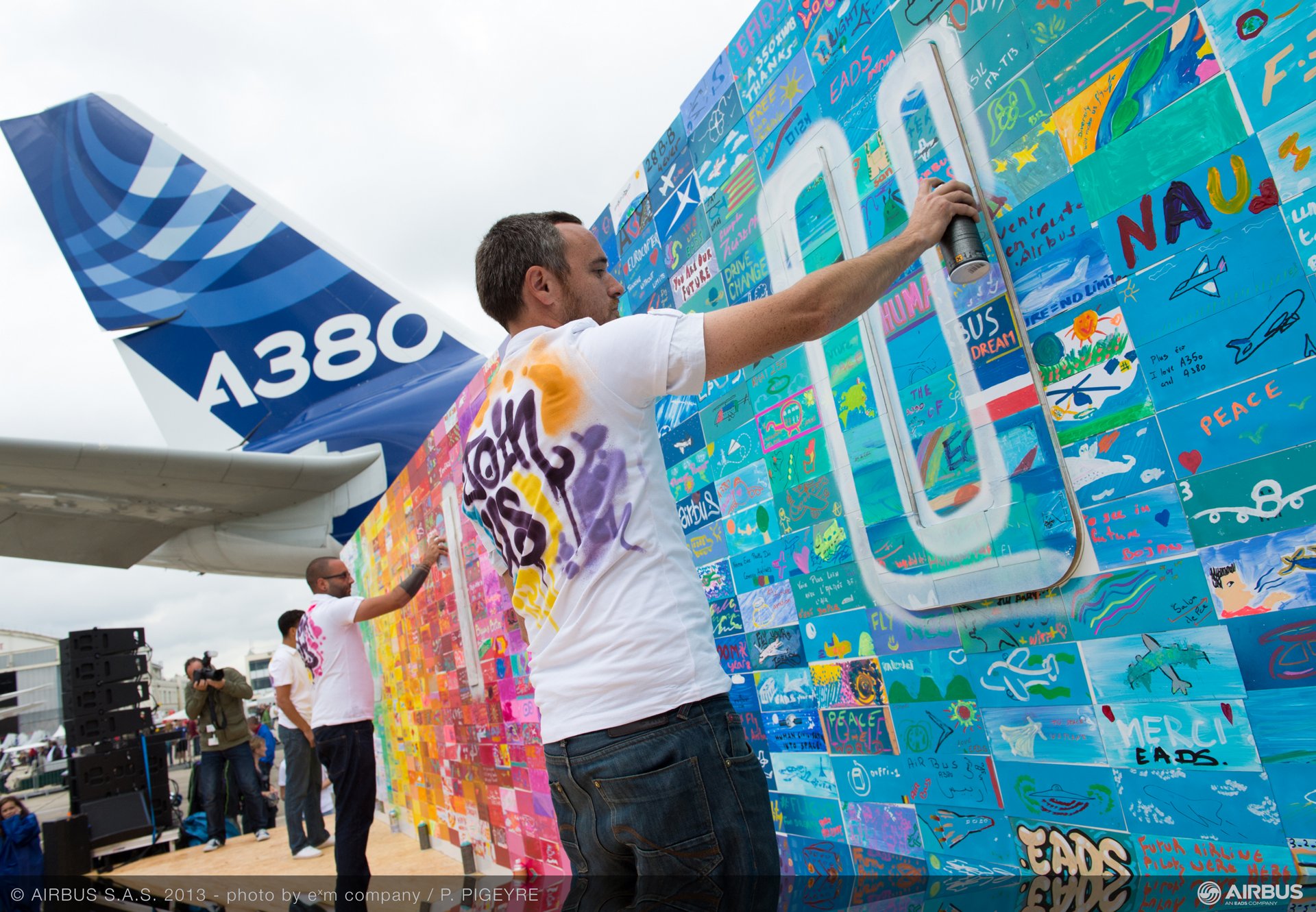 The special “Express yourself – design your future” graffiti mural evolved throughout the show with visitor participation. it's designed to encourage young people, students, graduates, and even experienced professionals to consider careers with EADS.