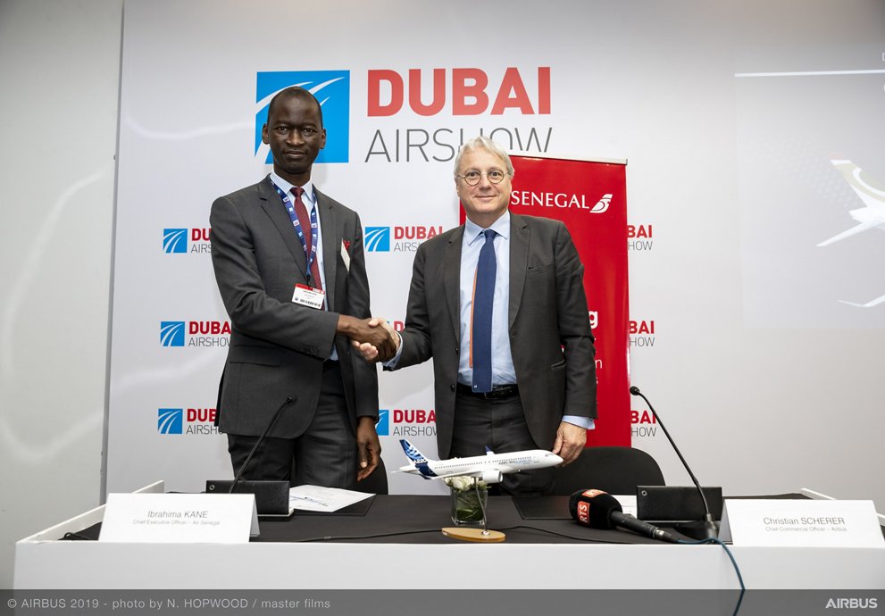 Firma del acuerdo entre Air Senegal y Airbus por el A220-300. Firma del acuerdo entre Air Senegal y Airbus por el A220-300.