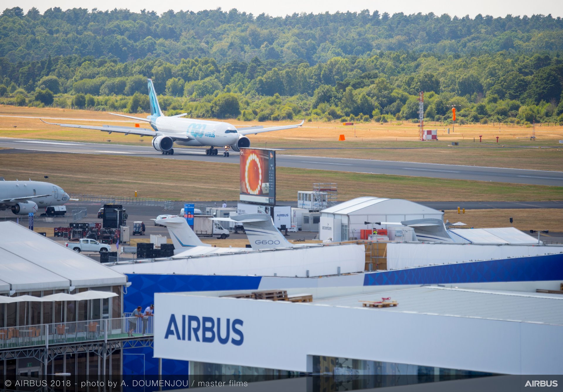 Farnborough 2018 – A330neo arrival
Airbus’ A330neo – which incorporates new Rolls-Royce Trent 7000 engines, plus aerodynamic improvements and new-generation cabin technologies – arrives for its high-profile appearance at the 2018 Farnborough International Airshow 
