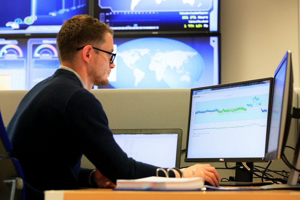 One of Airbus Helicopters’ health and usage monitoring system (HUMS) experts analyses data on a computer screen. 