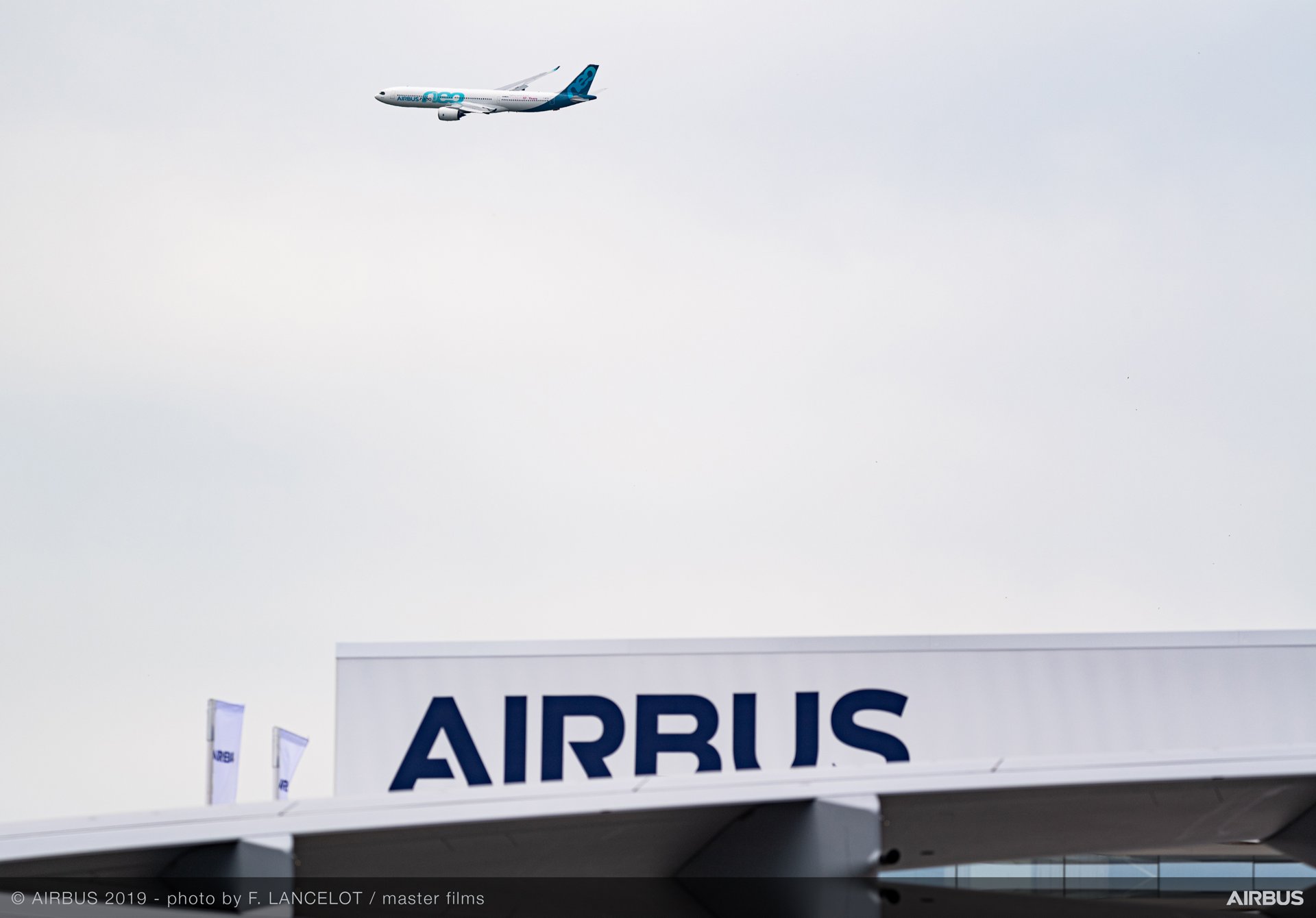 PAS2019 A330-900 flying over Airbus pavilion  

The A330neo – seen here in the 2019 Paris Air Show’s flying display during – is the latest evolution in Airbus' market-leading A330 Family 
