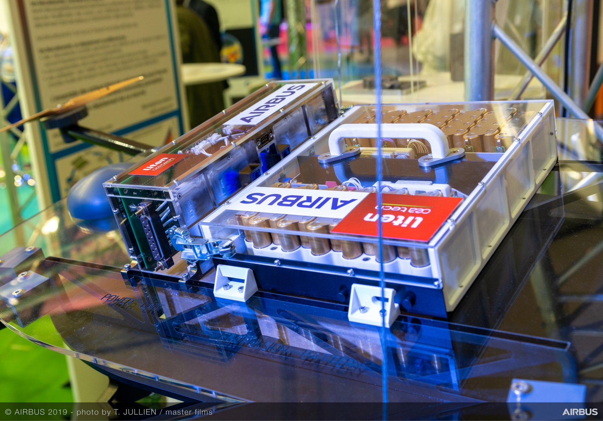 Drones exhibition at Paris Airshow 2019 - Day 6

Focus on the drone batteries 