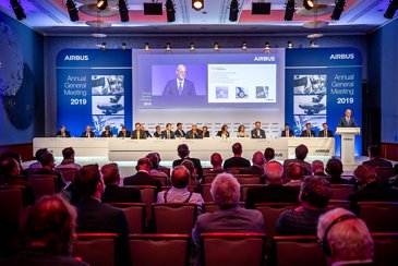 Annual General Meeting 2019 - Ambiance on stage