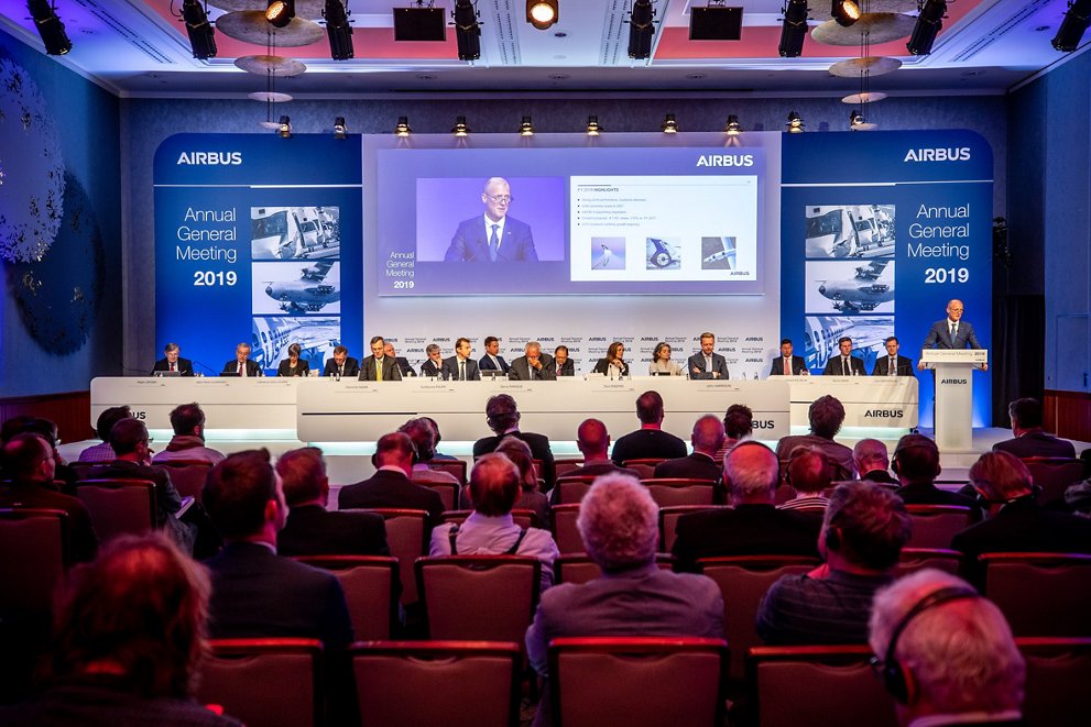 Annual General Meeting 2019 - Ambiance on stage