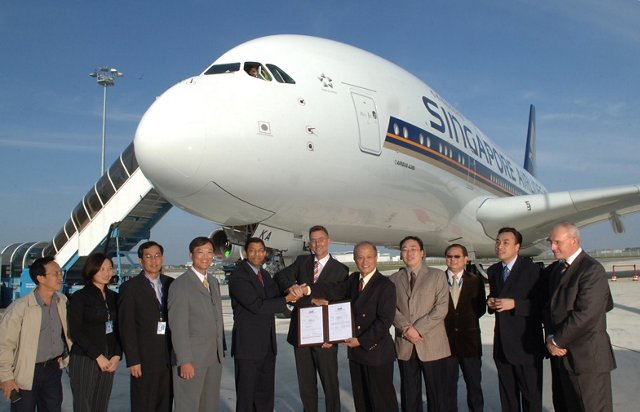 Singapore Airlines managers, flight crew and Airbus programme personnel proceed with the formal Transfer of Title for the A380’s first customer delivery (15 October 2007)