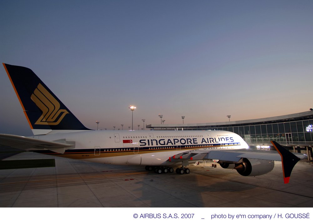 Singapore Airlines received its first A380 commercial aircraft in 2007 at the Airbus Delivery Centre in Toulouse, France. 