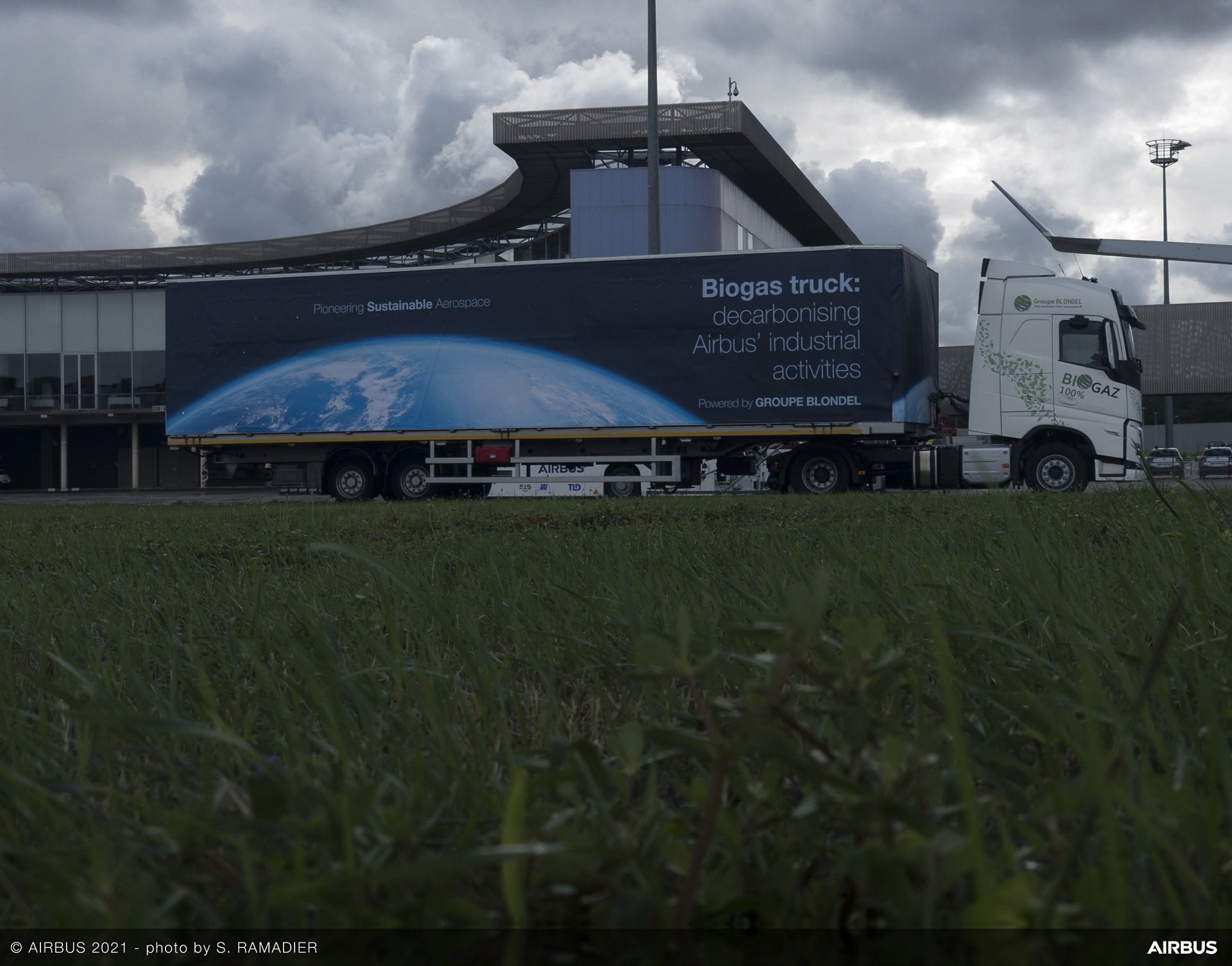 Airbus Summit 2021 Day 1 Biogas Truck 003