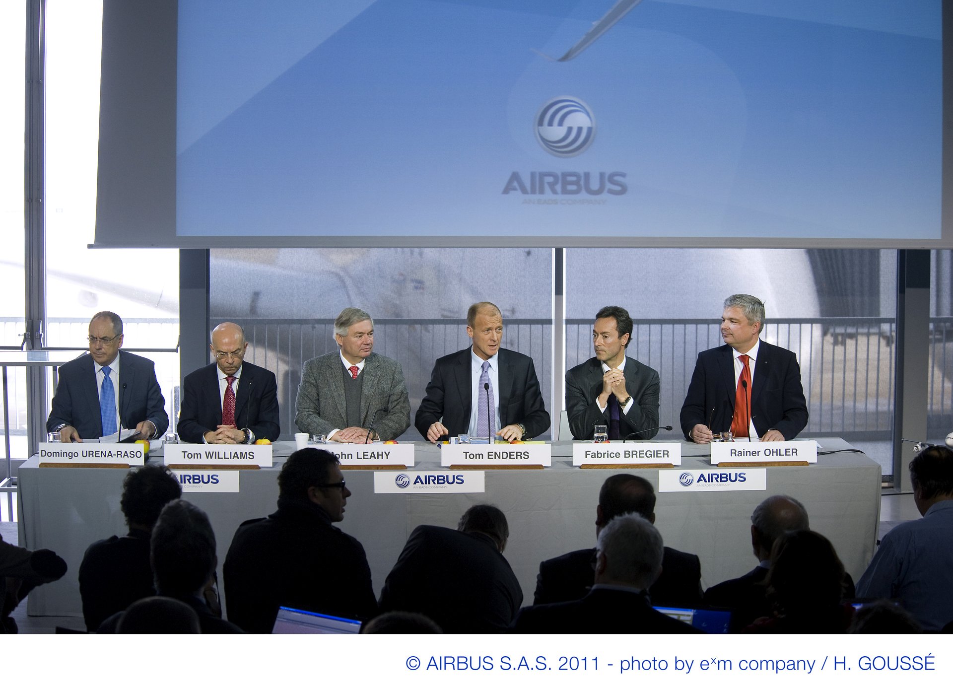 At its annual press conference held today in Toulouse, France, Airbus announced new record aircraft deliveries in 2010 with 510 commercial aircraft delivered to 94 customers, of which 19 were new (17 Jan 2011)