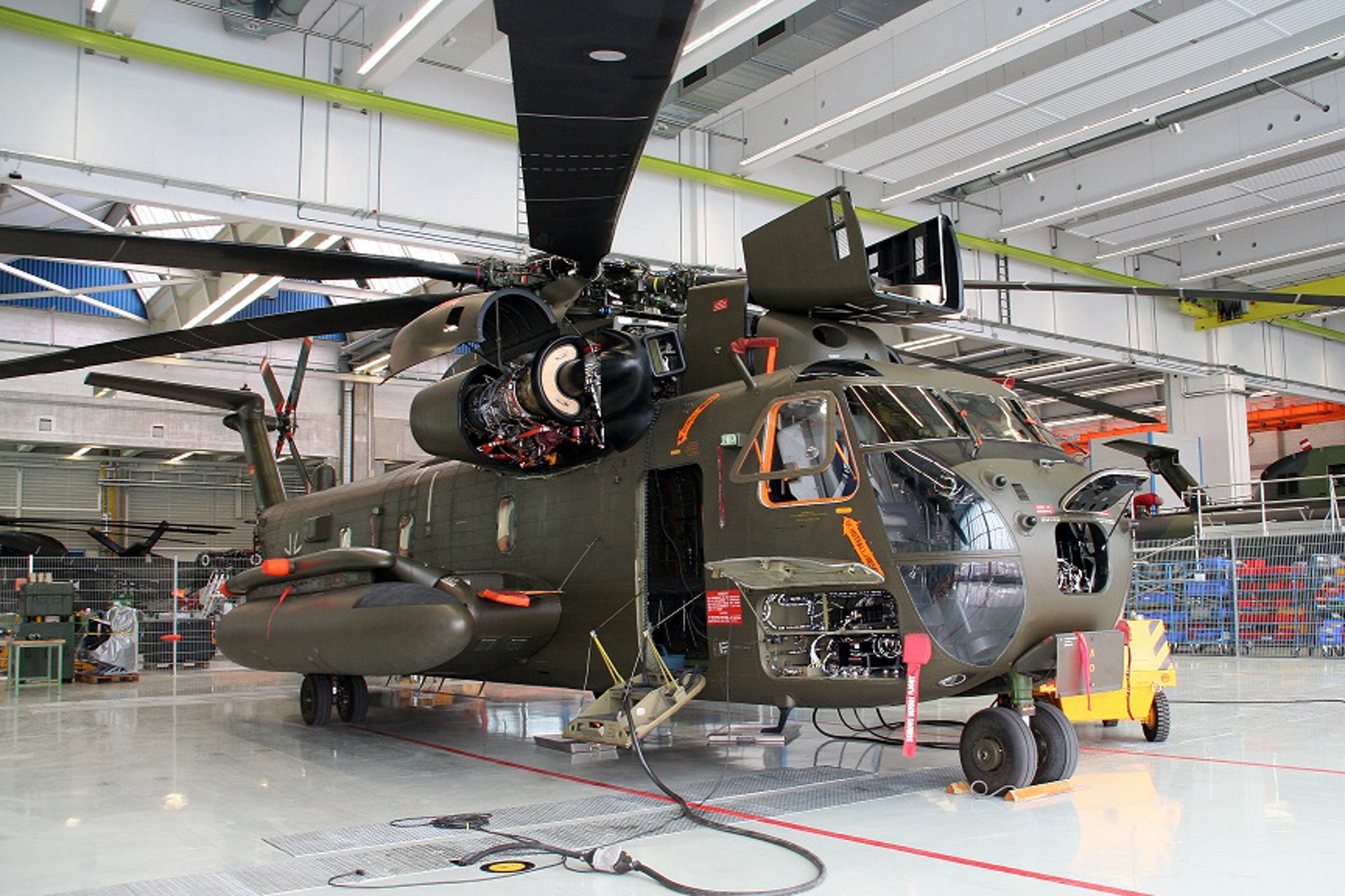 Airbus Awarded Contract To Retrofit 26 Bundeswehr Ch 53 Helicopters Helicopters Airbus