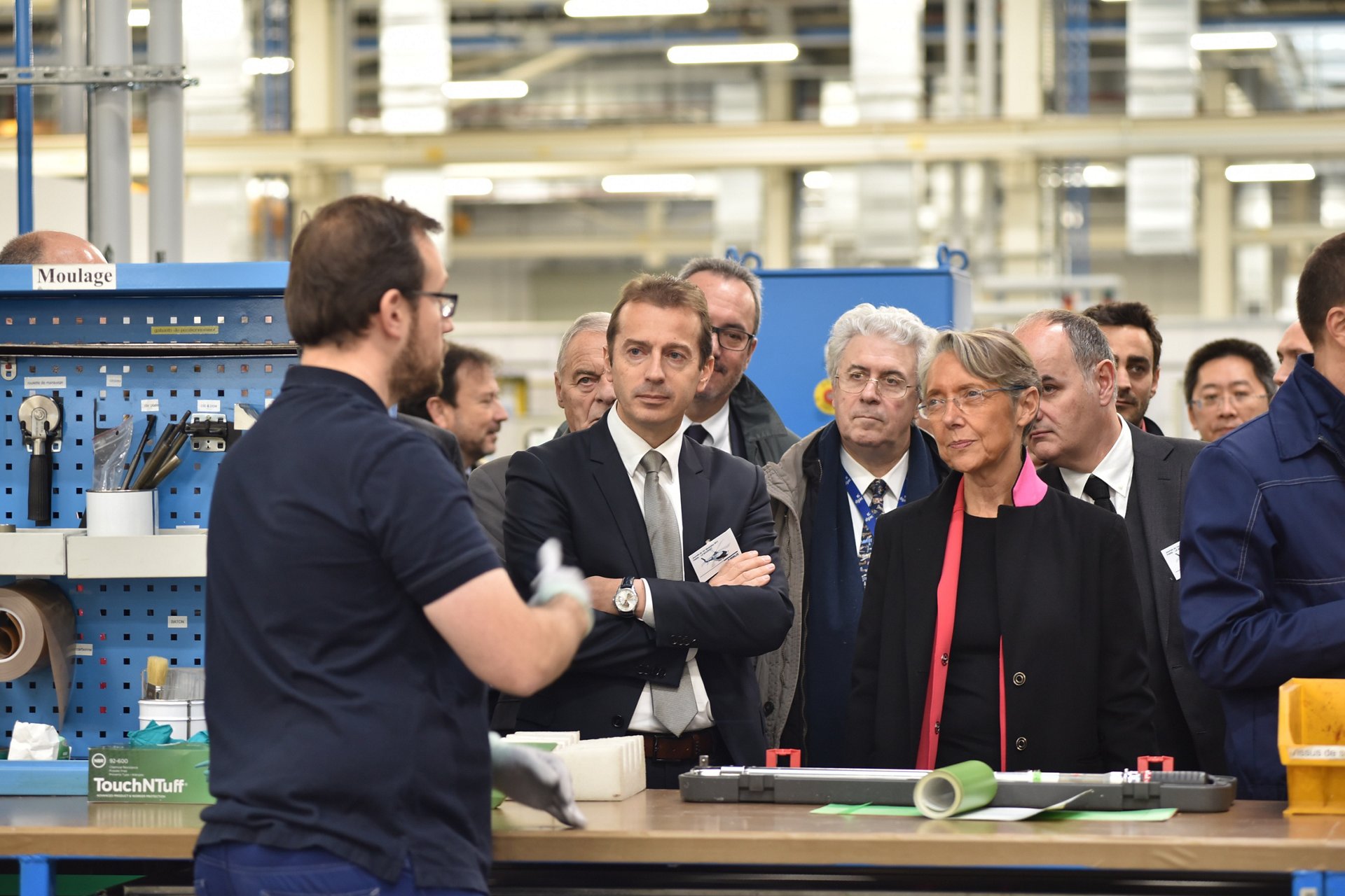 Élisabeth Borne, French Minister of Transport, with Guillaume Faury, CEO of Airbus Helicopters, touring the Paris-Le Bourget blades production site following the opening ceremony on Friday 1 December.