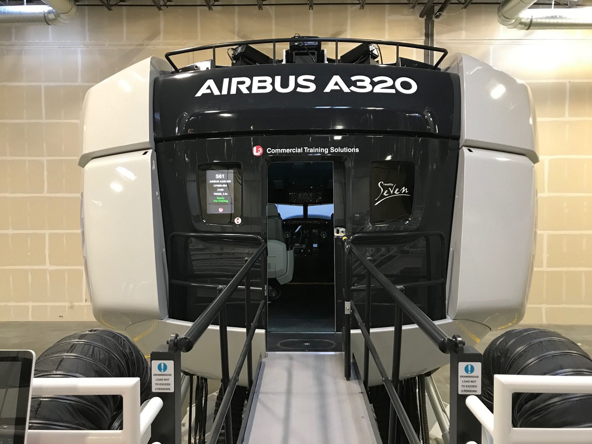 Primer simulador del A320neo nivel D de América en Denver.
