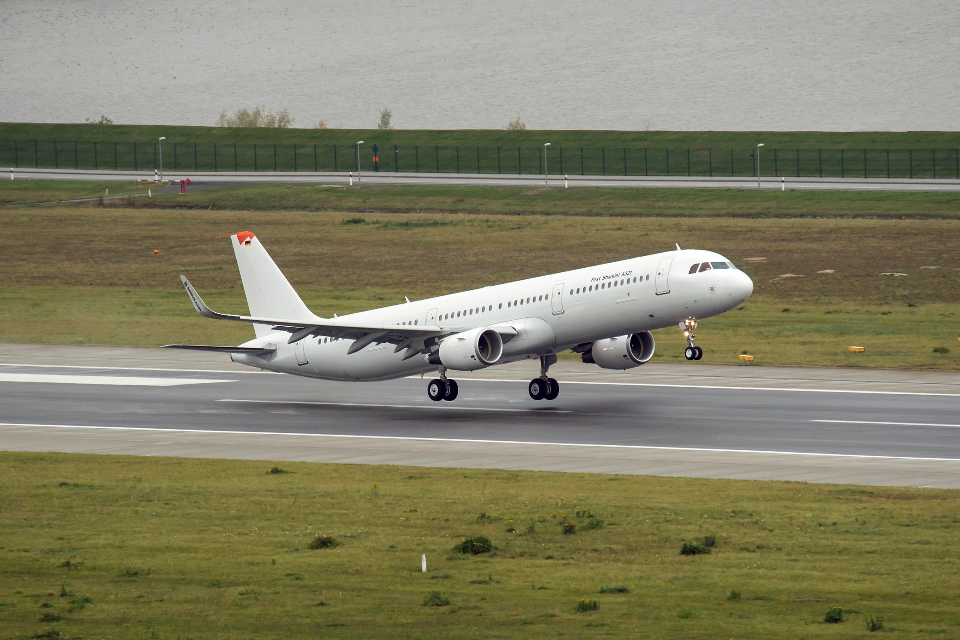 Sharklet Equipped A321 Takes Off On Maiden Test Flight Commercial Aircraft Airbus Sharklet Equipped A321 Takes Off On Maiden Test Flight Commercial Aircraft Airbus