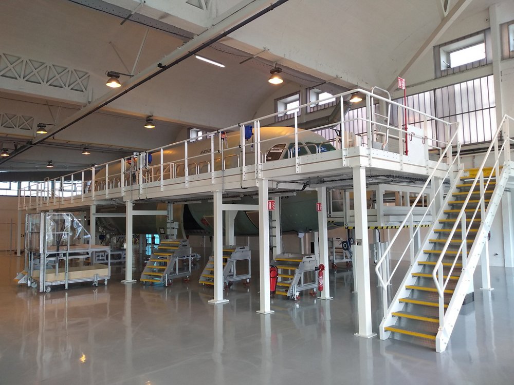 Outside view of the entire -XLR front fuselage PMU in Saint Nazaire. Housed in a dedicated area with a ‘free-access’ platform, this PMU is used for integration tests and training of the blue collar staff.
