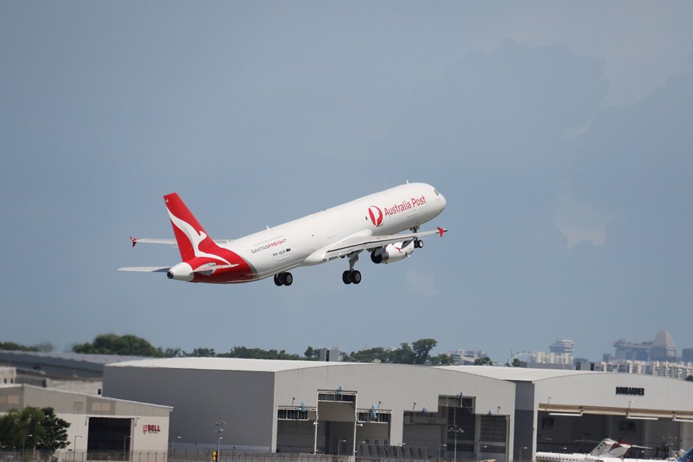 澳大利亚运营商Qantas收到空中客车的第一个A321P2F货物，在此期乐动体育app靠谱吗间在起飞期间显示。