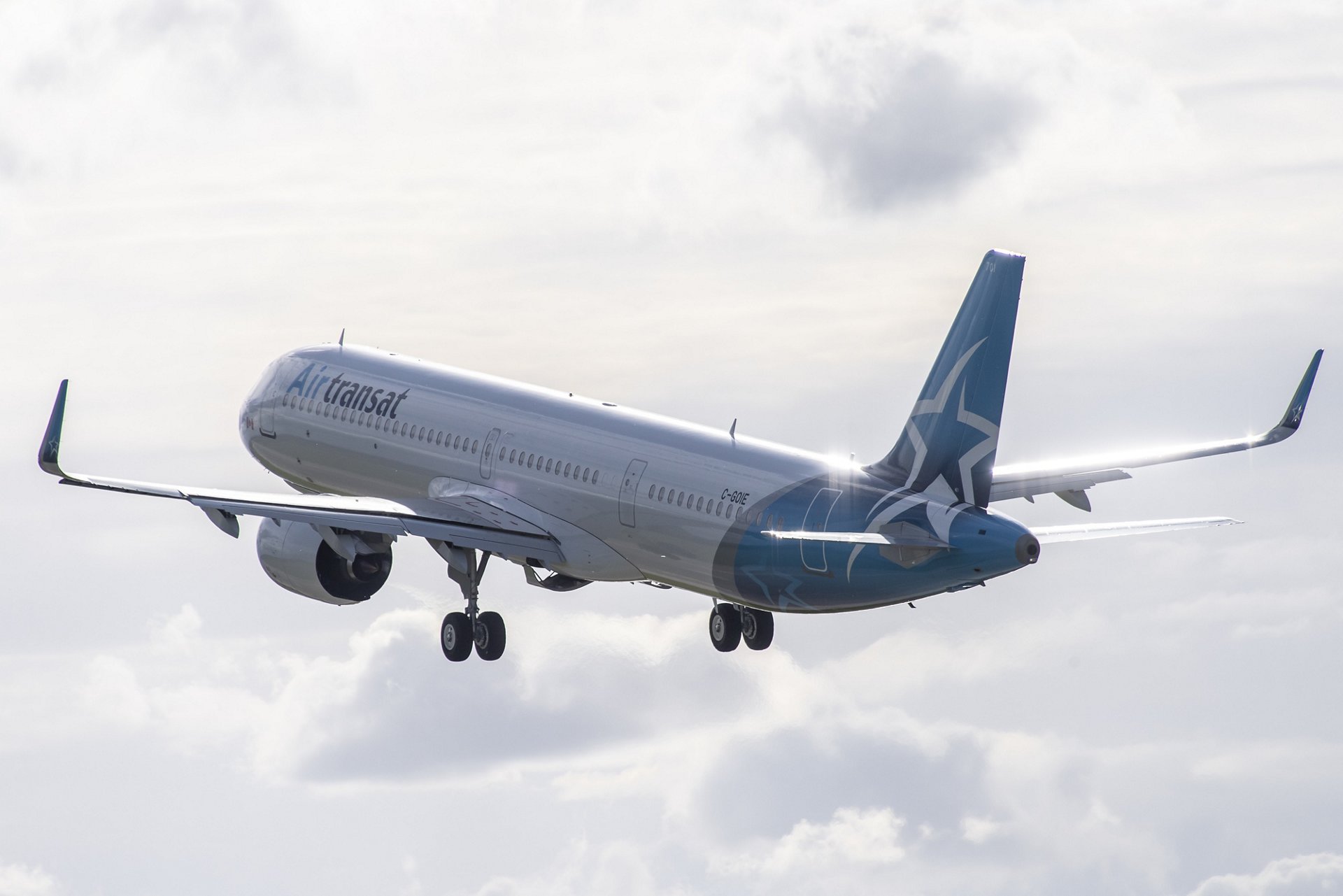 Airbus Delivers First A321lr To Canada S Air Transat