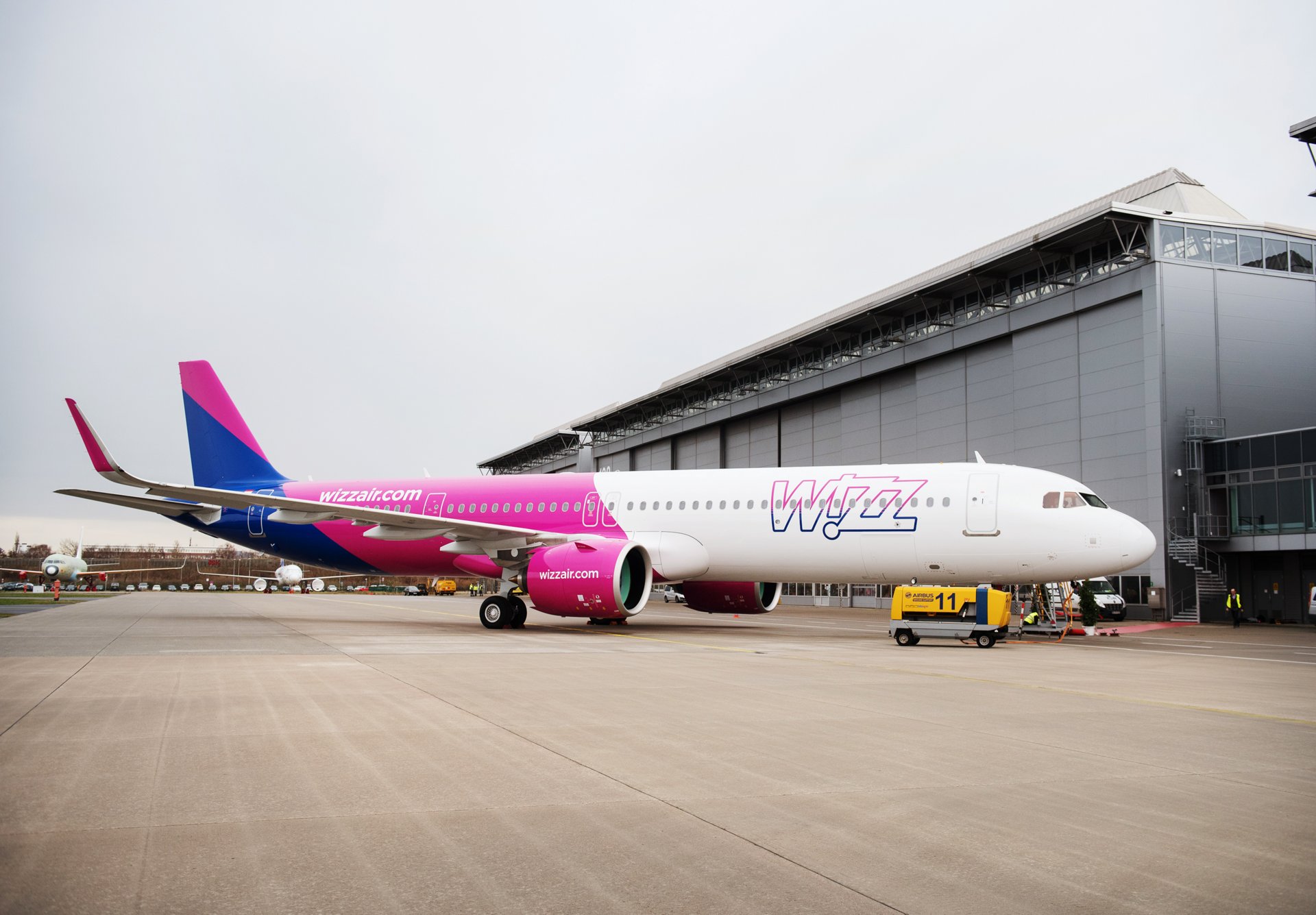 wizz air takes delivery of its first a321neo