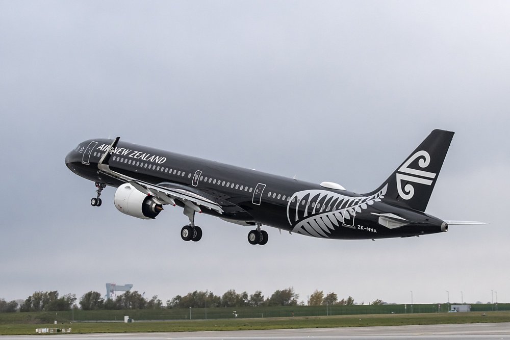 Takeoff of an Airbus A320neo in the colours of Air New Zealand. 