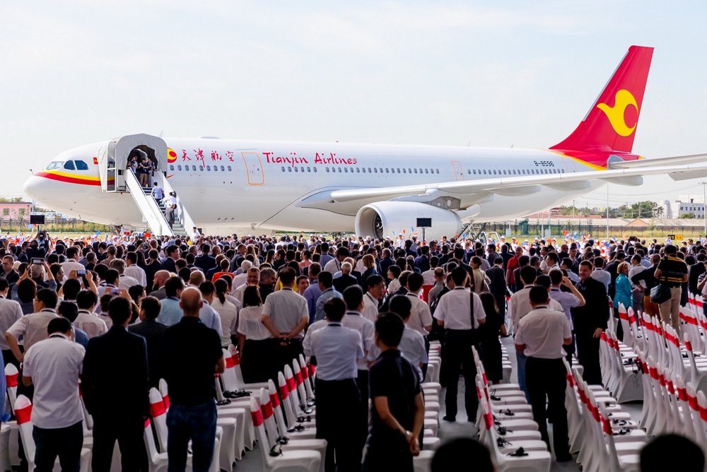 A ceremony marked the first customer aircraft handover from Airbus’ new A330 Completion and Delivery Centre at Tianjin, China, with this A330-200 version provided to Tianjin Airlines. 