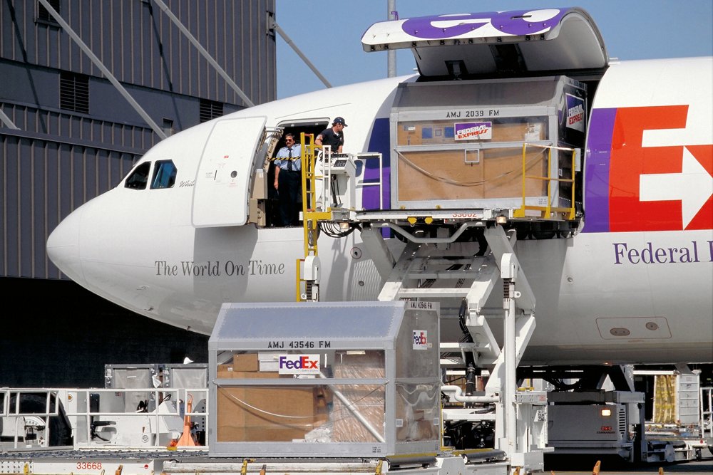 The A300-600F freighter version of Airbus’ cornerstone A300-600 is loaded with cargo in service with FedEx