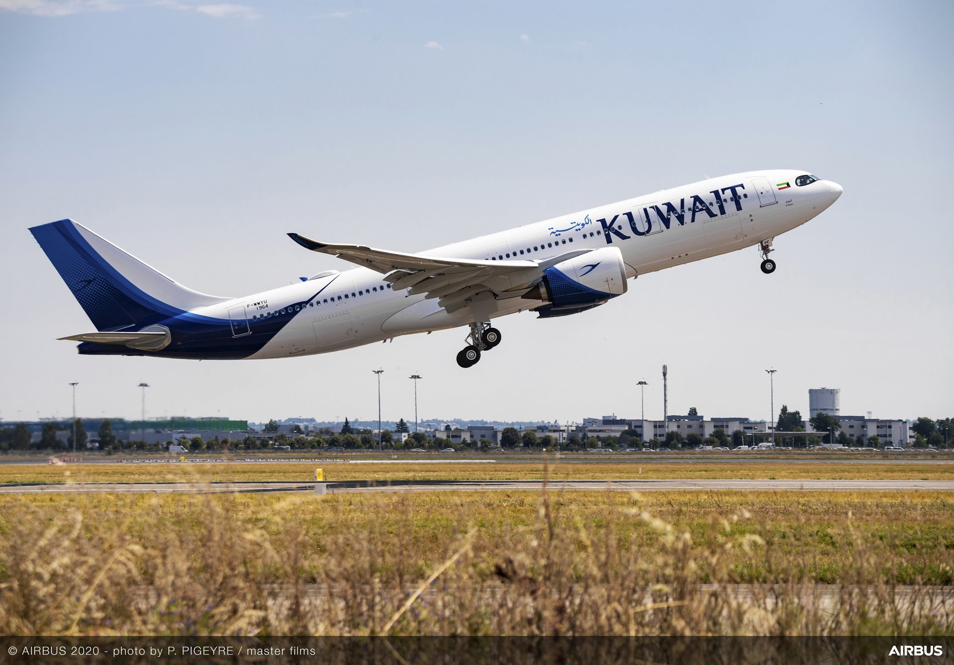 Airbus’ October 2020 delivery of two A330neo aircraft for Kuwait Airways included the company’s first handover of an A330-800 version