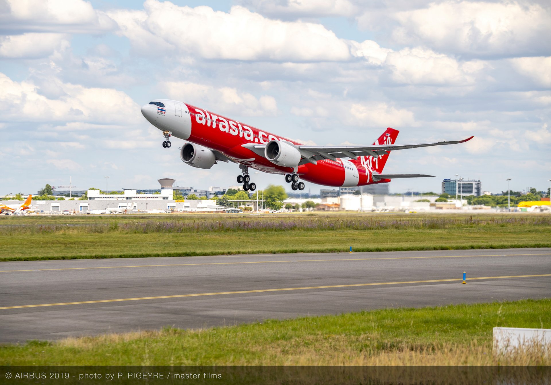 Air Asia X ! D7 ! XAX - Page 4 A330-900-Thai-Air-Asia-X-MSN1901-take-off-006