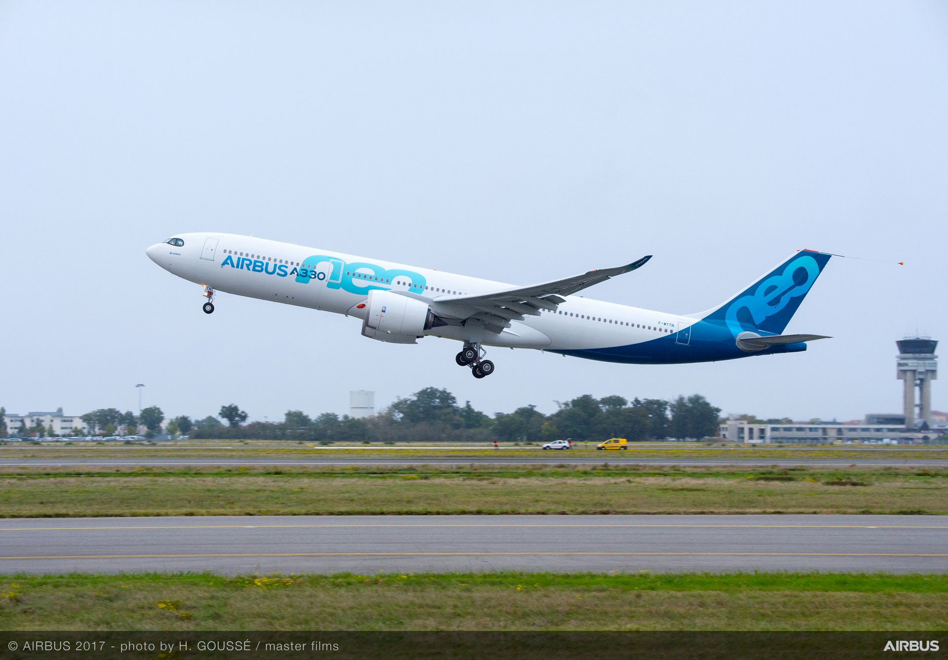 First A330neo becomes airborne for its maiden flight - Commercial ...